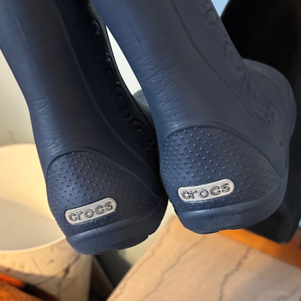 Size 13 CROCS Kids Dark Blue Rain Boots - Picture 5 of 7